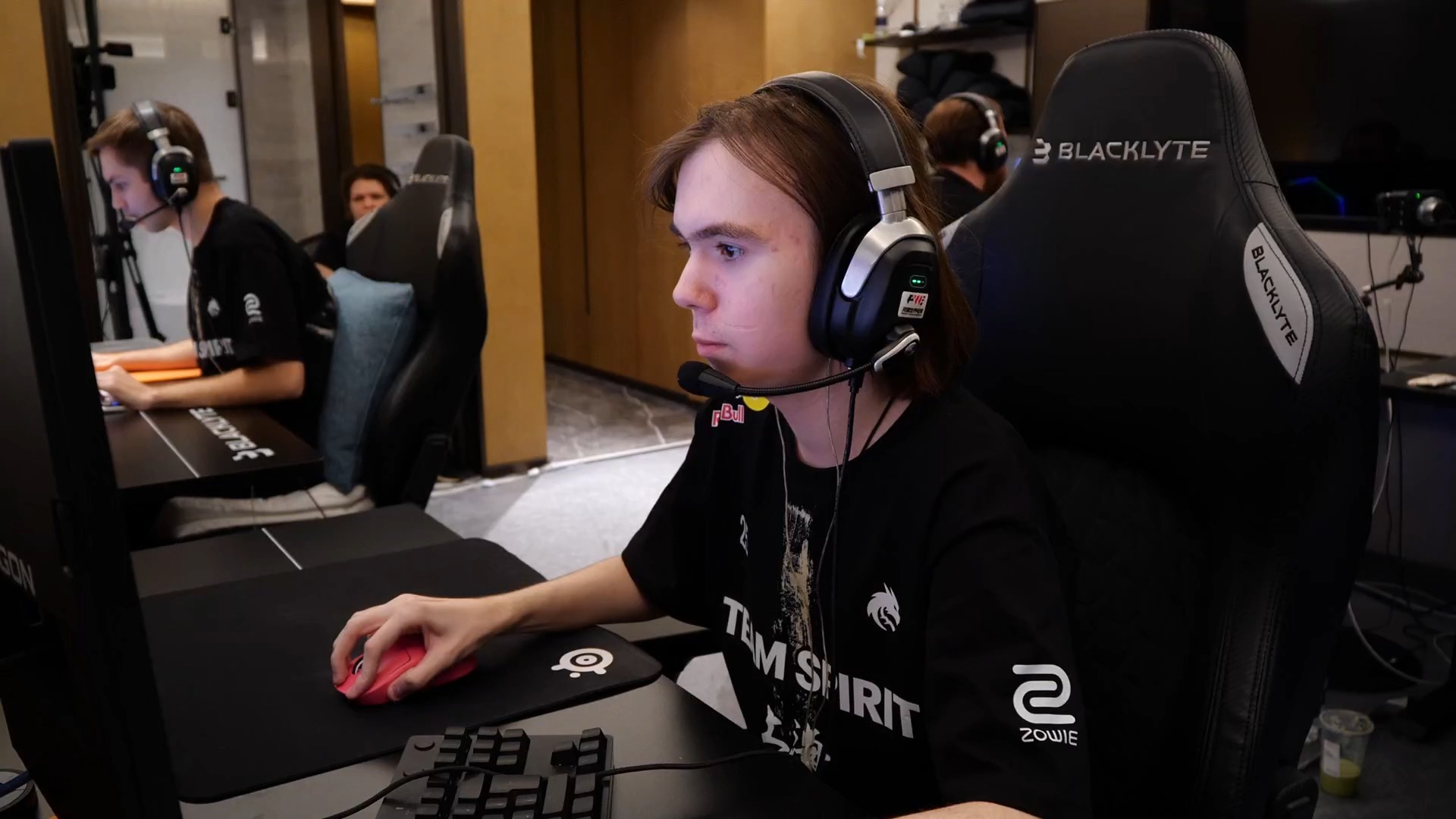 供了现实的 供了现实的